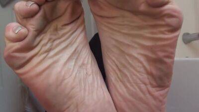 Blonde Enjoys Hot Foot Fetish Sex - upornia.com