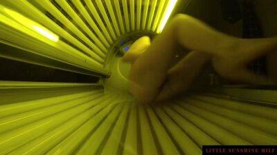 Tanning Bed Solarium Sonnenbank Fun Pierced Pussy and Dildo - sunporno.com