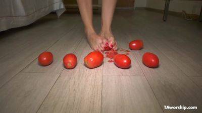 Ambers Tomato Food Foot Fetish - Taworship - hotmovs.com