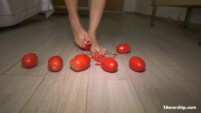 Ambers Tomato Food Foot Fetish - Taworship - hotmovs.com